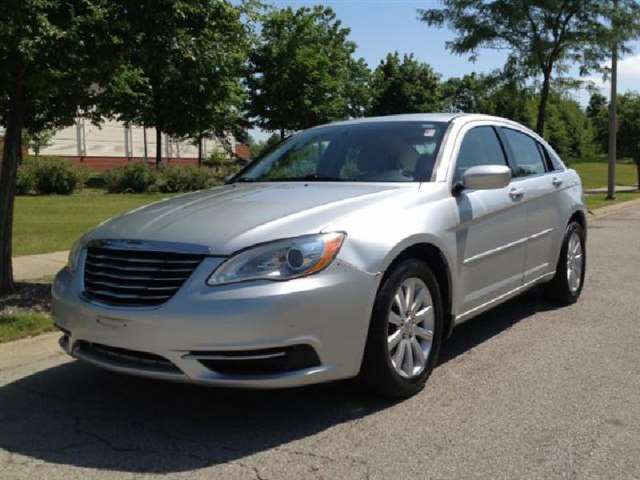2012 Chrysler 200 Touring 4dr Sedan